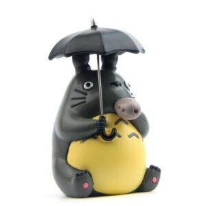 Miniatura do Totoro sentado com guarda-chuva preto, de Meu Amigo Totoro