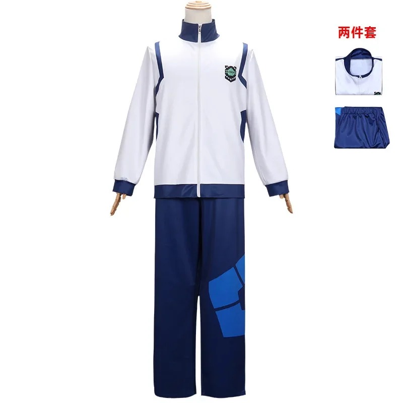 Agasalho de Blue Lock com jaqueta branca de zíper e calça azul-marinho, de frente, ao lado das peças