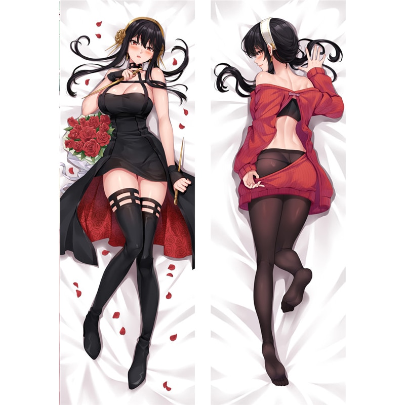 Dakimakura da Yor Forger, de Spy x Family, com a personagem de vestido preto e vermelho