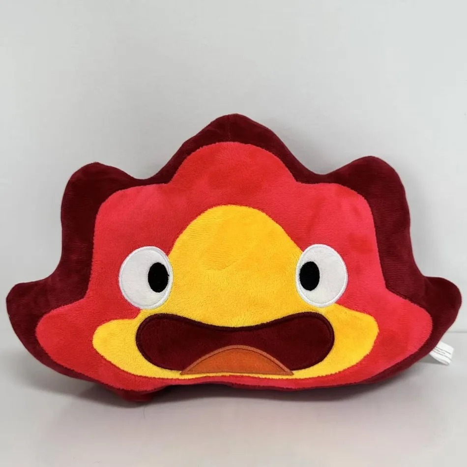 Pelúcia do Calcifer, de O Castelo Animado, com olhos e boca aberta bordados