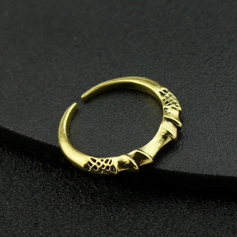 Anel de metal dourado ajustável, com detalhes em relevo, inspirado em Elden Ring