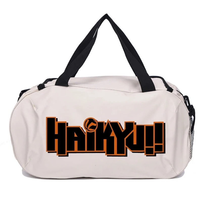 Bolsa bege com alças pretas e o logo de Haikyuu!! em preto e laranja na frente