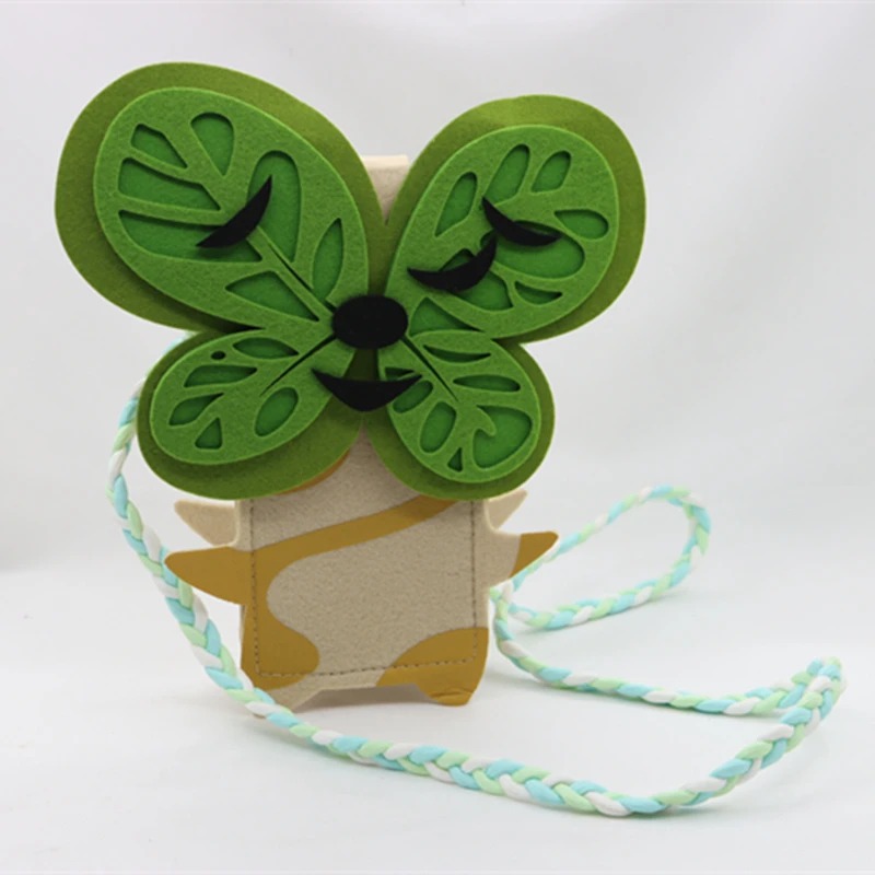 Bolsa transversal de feltro em forma de Korok, de Zelda, com folhas verdes e alça trançada