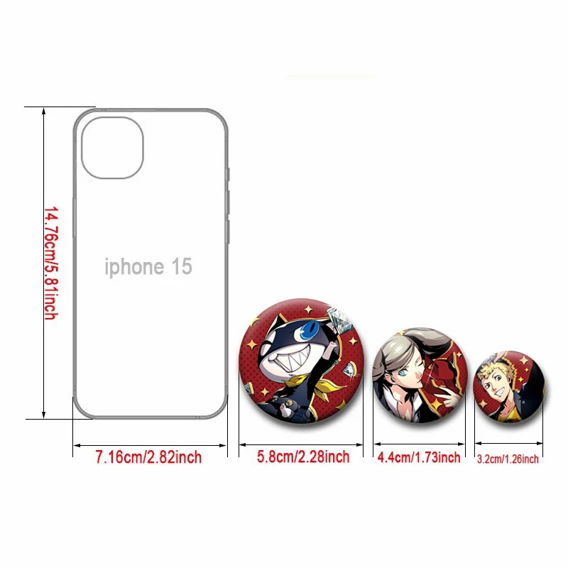 Bottons de Persona 5 ao lado de um celular, comparando os tamanhos de 5,8, 4,4 e 3,2 cm