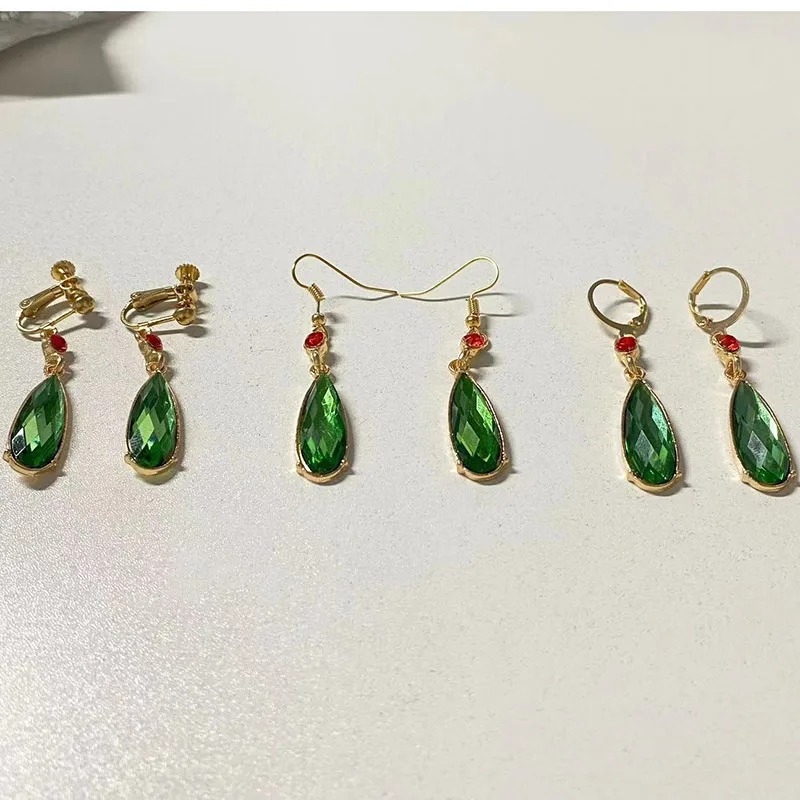 Três pares de brincos em gota verde do Howl, de O Castelo Animado: clipe, gancho e argola