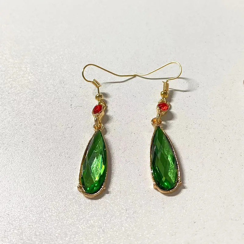 Brincos do Howl com gota verde facetada e gancho dourado, de O Castelo Animado
