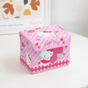 Caixa organizadora rosa da Hello Kitty fechada, sobre mesa branca