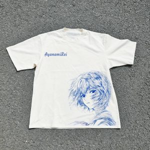 Camiseta branca de Evangelion com desenho a tinta azul do rosto da Rei Ayanami