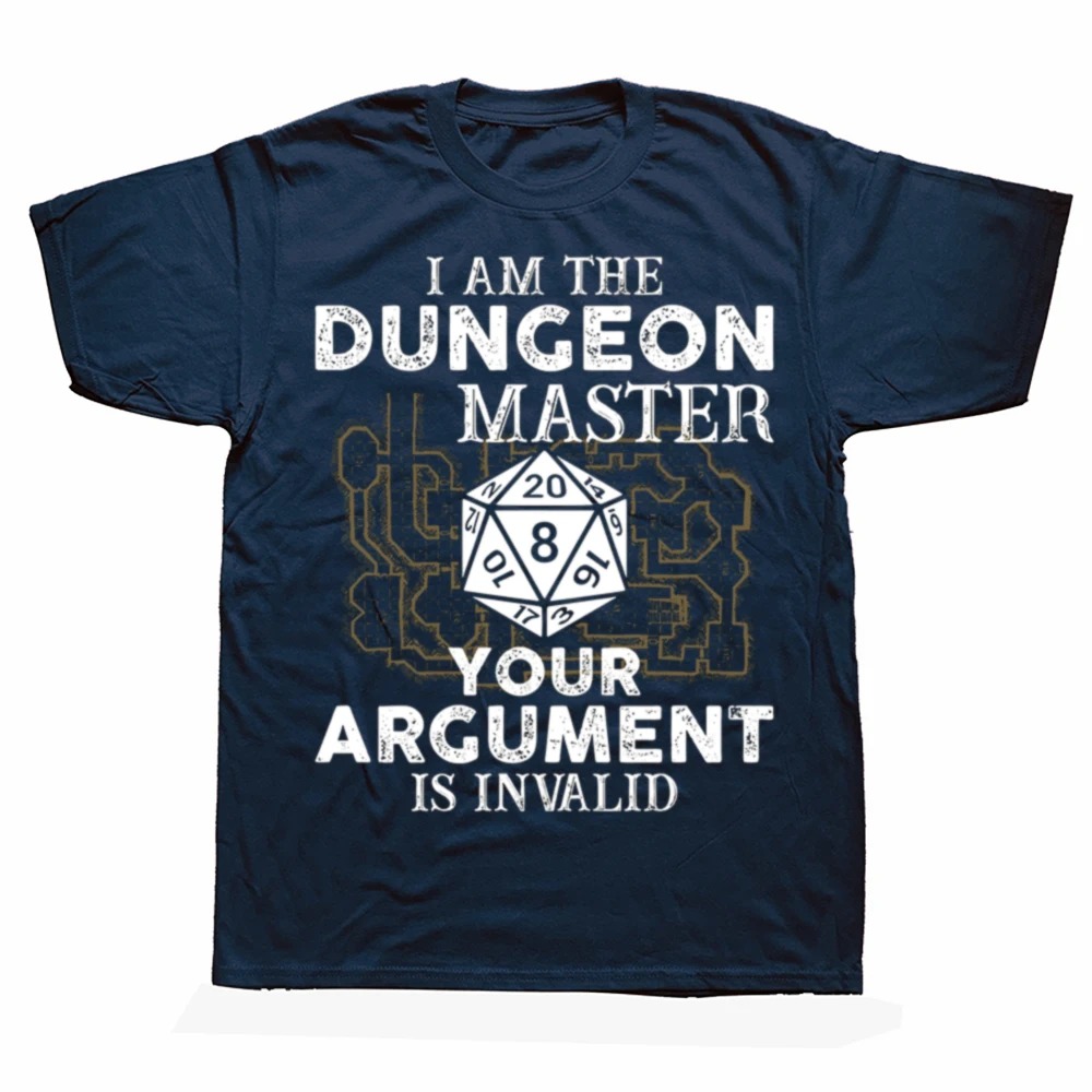 Camiseta azul marinho com D20 e a frase I am the Dungeon Master, de Dungeons & Dragons