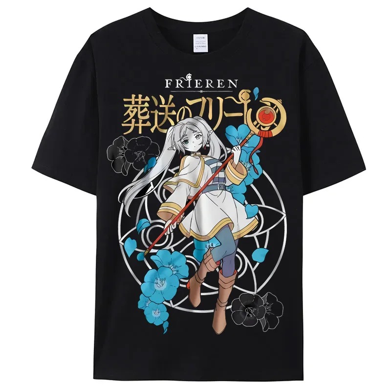 Camiseta preta com a elfa Frieren de cabelo prateado, título em japonês e círculo mágico
