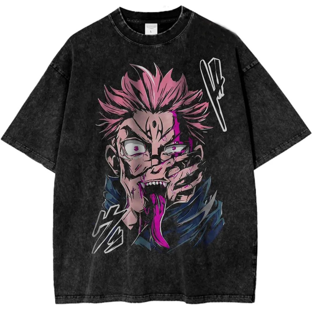 Camiseta preta lavada com Sukuna de língua para fora e máscara, de Jujutsu Kaisen