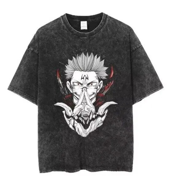 Camiseta preta lavada com o rosto marcado de Sukuna, de Jujutsu Kaisen