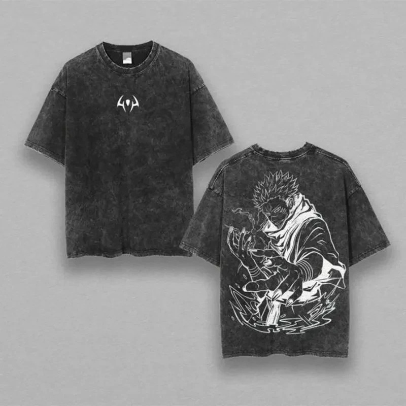 Camiseta preta lavada com Sukuna em traços brancos nas costas, de Jujutsu Kaisen