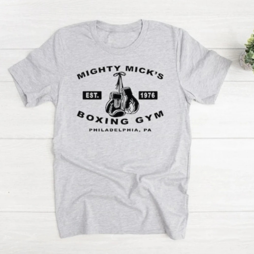 Camiseta cinza estampada com a academia de Rocky Balboa