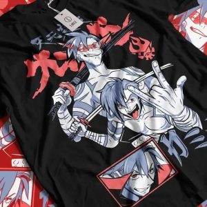 Camiseta preta com a estampa do Kamina, de Gurren Lagann, em vermelho, branco e preto