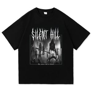Arte em preto e branco de Silent Hill com figuras numa cena sombria, em camiseta preta