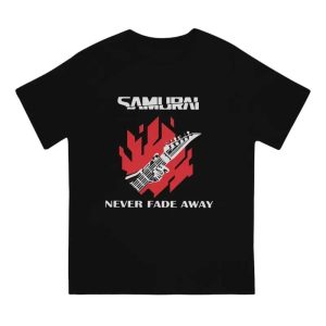 Camiseta preta com logo Samurai, guitarra em chamas vermelhas e Never Fade Away, de Cyberpunk 2077