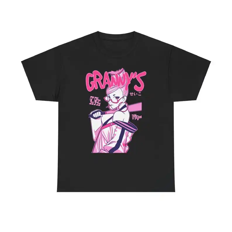 Camiseta preta de Dandadan com estampa rosa da Seiko Ayase