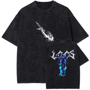 Camiseta preta lavada de Solo Leveling com espada branca na frente e o cavaleiro Igris azul atrás