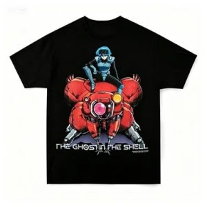 Camiseta preta com o Tachikoma vermelho e a Motoko Kusanagi por cima, de Ghost in the Shell