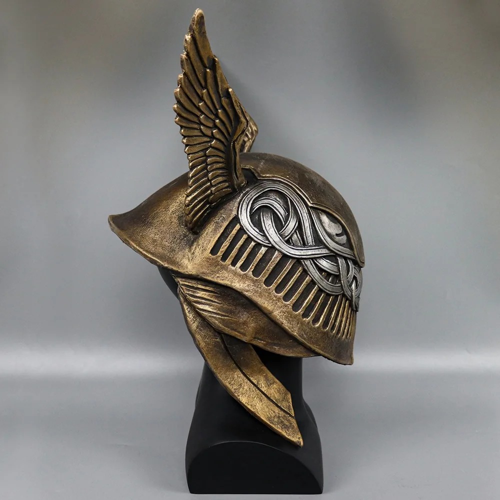 Capacete da Malenia de lado, com a grade frontal e as asas, de Elden Ring