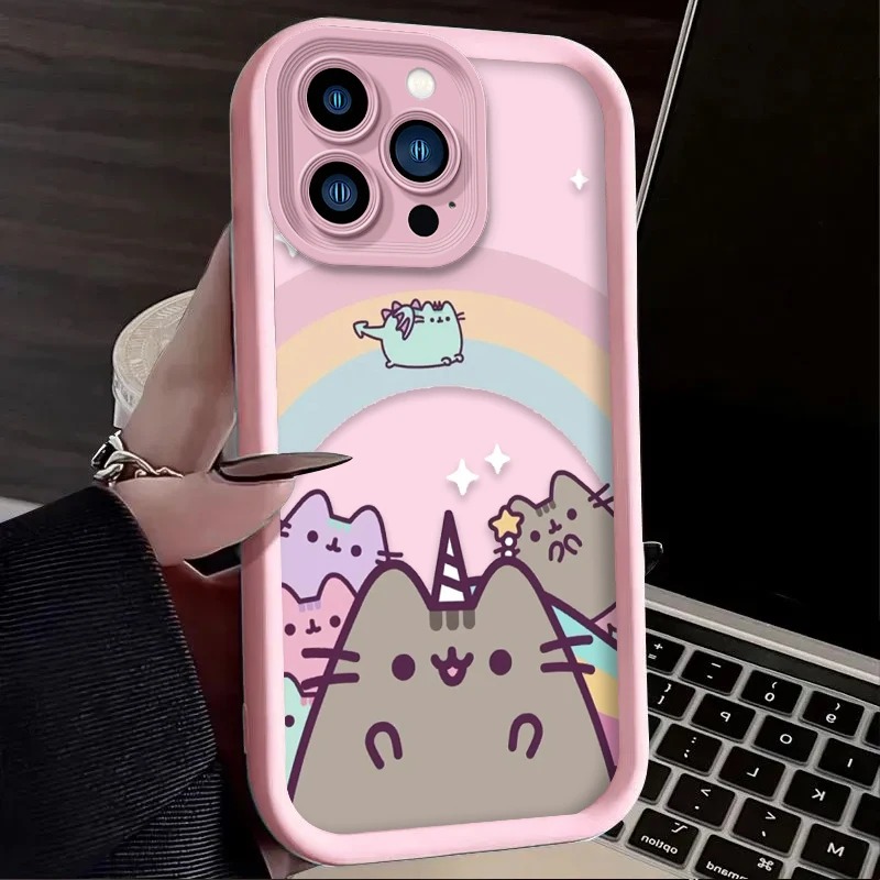 Capinha de iPhone rosa do Pusheen com arco-íris, vista de trás com os recortes das câmeras