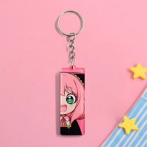 Chaveiro retangular de acrílico da Anya Forger, Spy x Family, em fundo rosa