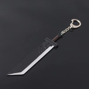 Chaveiro da Buster Sword do Cloud, Final Fantasy VII, em fundo escuro, com corrente e mosquetão