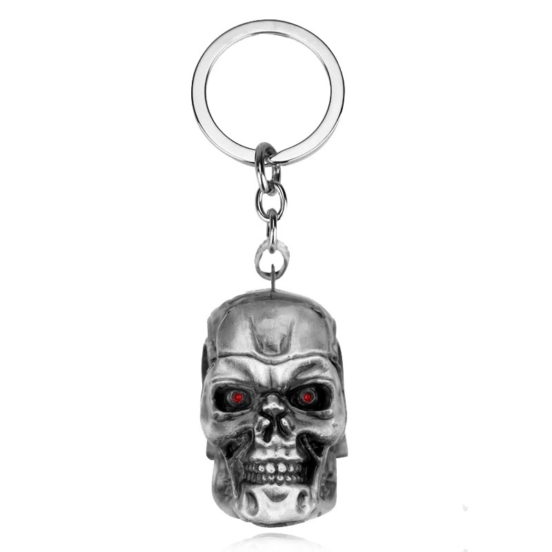 Chaveiro da caveira do Exterminador preso a uma argola prateada