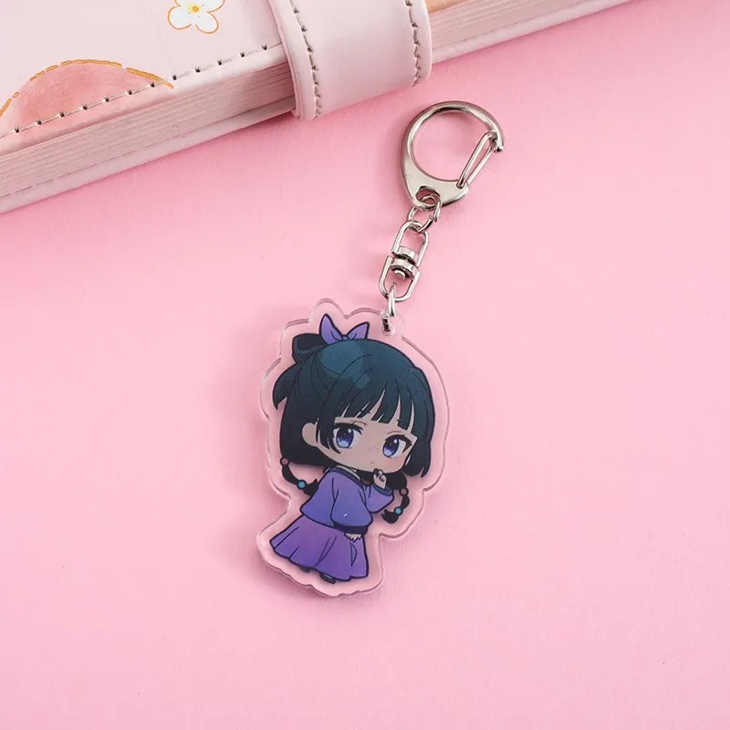 Chaveiro acrílico da Maomao chibi, de vestido roxo, de Diários de uma Apotecária, preso a uma argola de metal