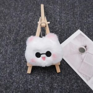 Gatinho branco de pelúcia com óculos escuros e bochechas rosadas, inspirado no Gojo