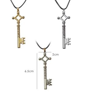 Chave do porão do Eren em pingente dourado com cordão preto, colar de Attack on Titan, medidas 6,5 x 2 cm