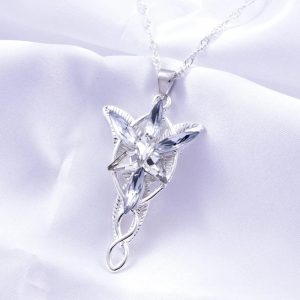 Colar Evenstar com pingente de estrela de cristal e corrente prateada