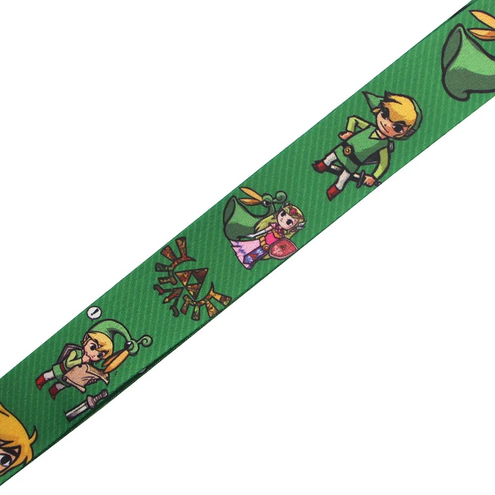 Close da estampa cartoon do Link e do símbolo da Triforce no cordão verde