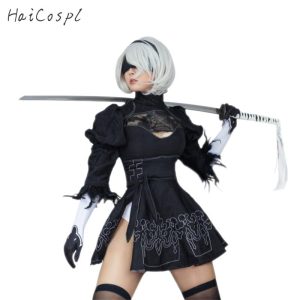 2B, de Nier: Automata: vestido preto, venda nos olhos e espada