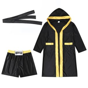 Conjunto de boxeador: roupão preto de capuz com frisos amarelos, faixa e shorts