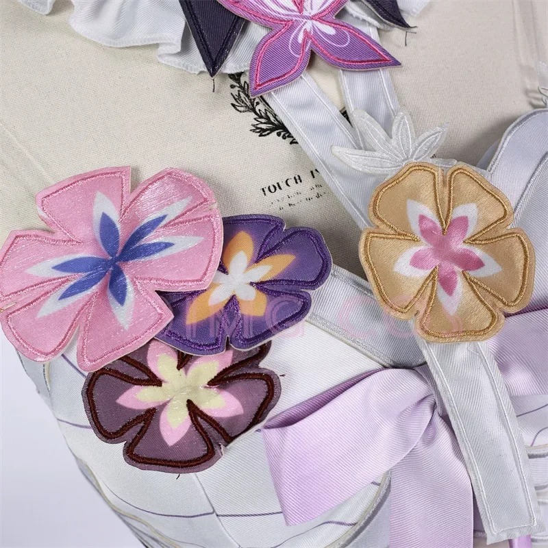 Flores e laços no busto do vestido da Castorice, Honkai: Star Rail