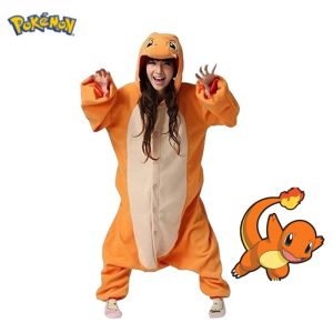Macacão pijama laranja do Charizard, de Pokémon, com capuz e barriga bege