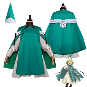 Cosplay de aluna da Coco, de Witch Hat Atelier, com capa verde e chapéu pontudo