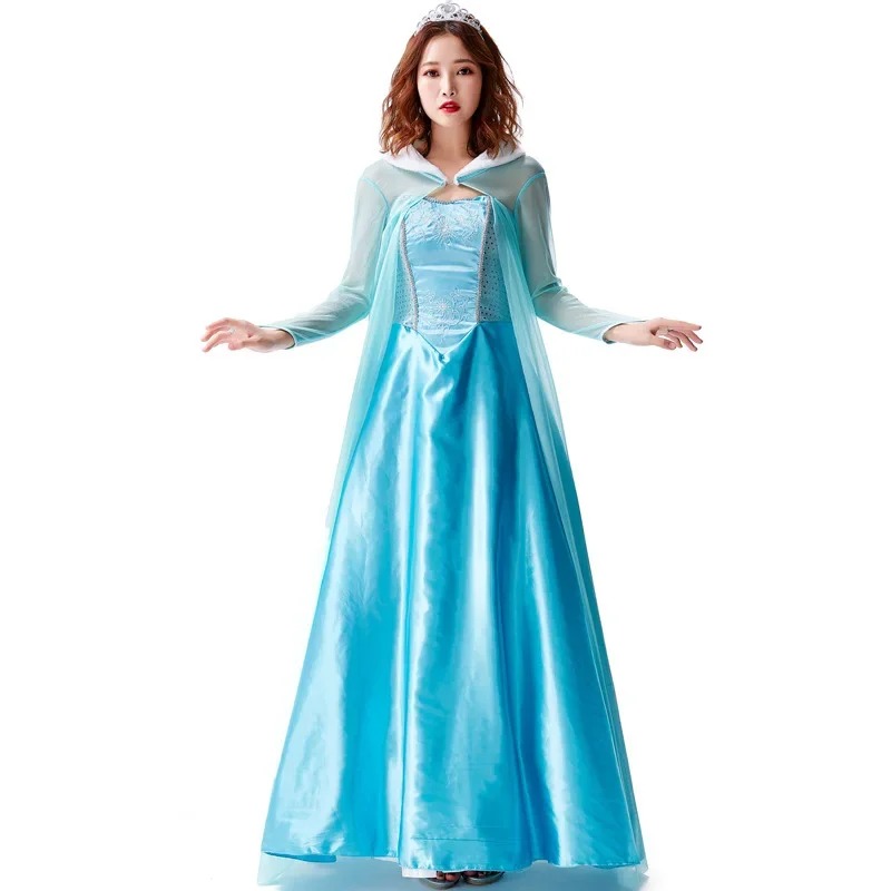 Cosplay da Elsa em vestido azul de cetim com capa de organza, de frente