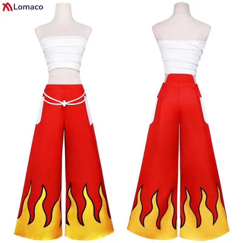 Cosplay da Erza Scarlet com top branco e calça vermelha de chamas amarelas, frente e costas, Fairy Tail