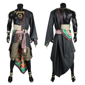 Cosplay do Ganondorf de Tears of the Kingdom, de frente e de costas, com casaco escuro, faixa rosa e joias douradas