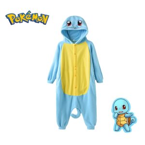 Macacão pijama infantil azul do Squirtle, de Pokémon, com barriga amarela