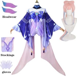 Manequim vestido com o cosplay da Kokomi, de Genshin Impact: casaco azul e rosa, luvas e meias