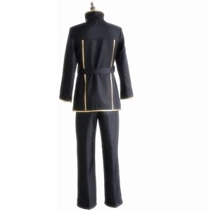Casaco preto de detalhes dourados e calça do cosplay do Lelouch, num manequim