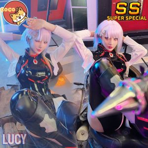 Lucy, de Cyberpunk: Edgerunners, vestindo traje preto com peruca prateada