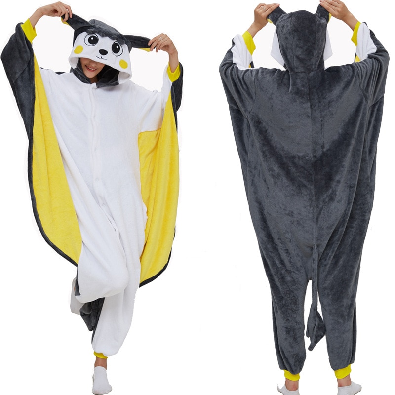 Macacão pijama do Emolga, de Pokémon, cinza, branco e amarelo com asas nos braços