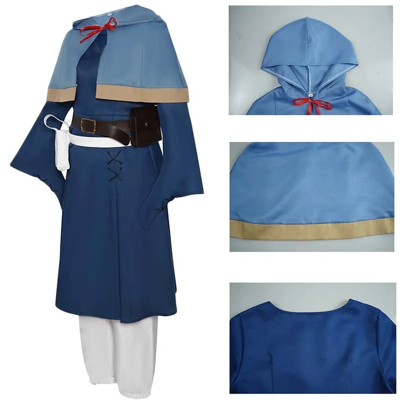 Cosplay da Marcille num manequim, com capa azul-clara de capuz e vestido azul