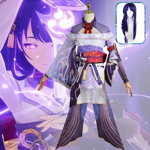 Cosplay da Raiden Shogun, de Genshin Impact, em manequim, com a peruca roxa trançada ao lado