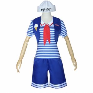 Uniforme Scoops Ahoy em manequim: camisa listrada, colete azul, lenço vermelho, shorts e chapéu